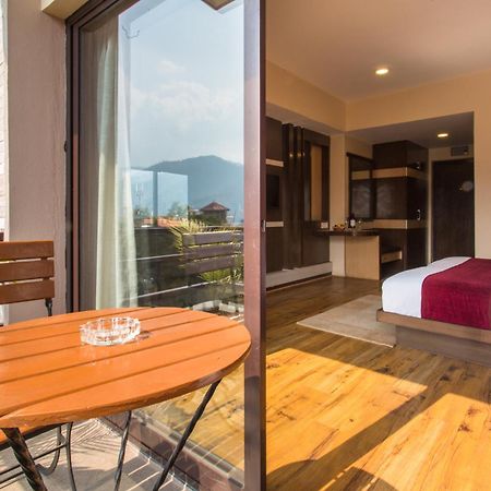 Hotel Queens Park Pokhara Kültér fotó