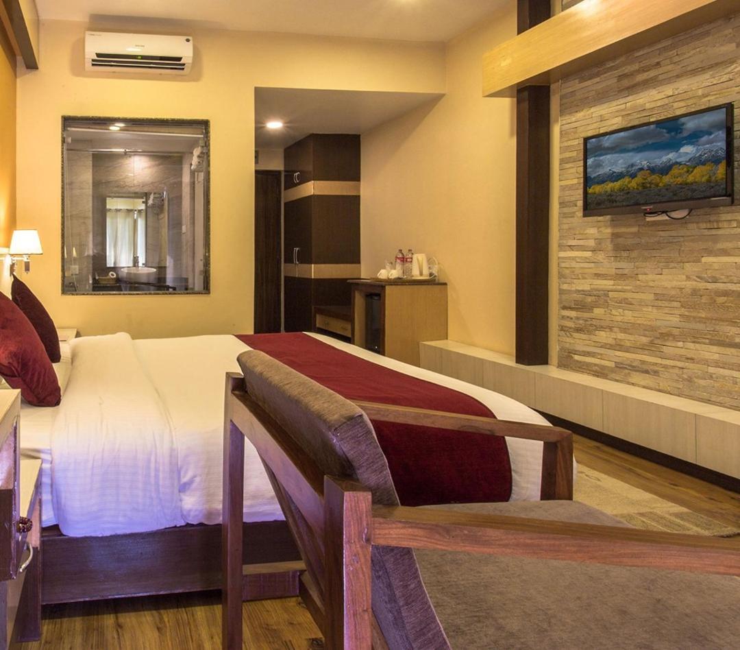 Hotel Queens Park Pokhara Kültér fotó