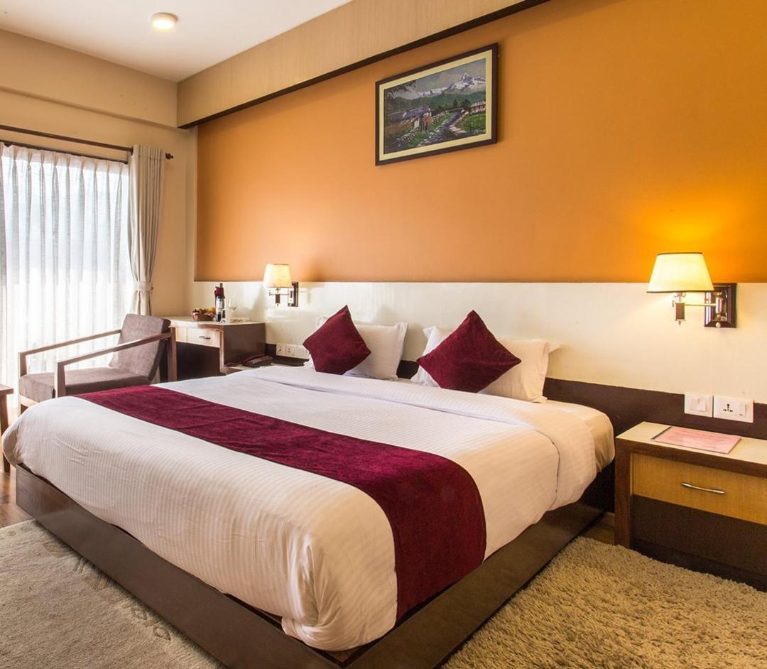 Hotel Queens Park Pokhara Kültér fotó