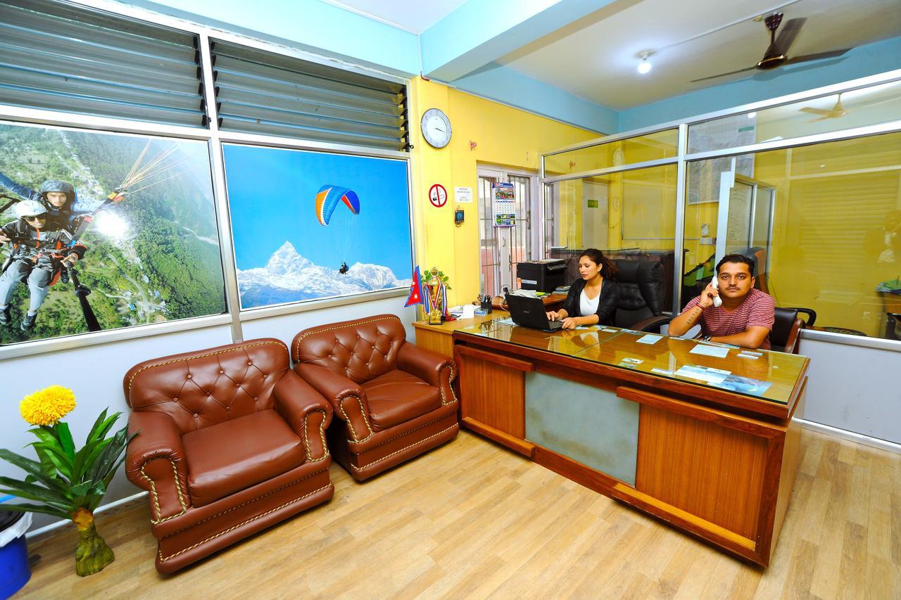Hotel Queens Park Pokhara Kültér fotó
