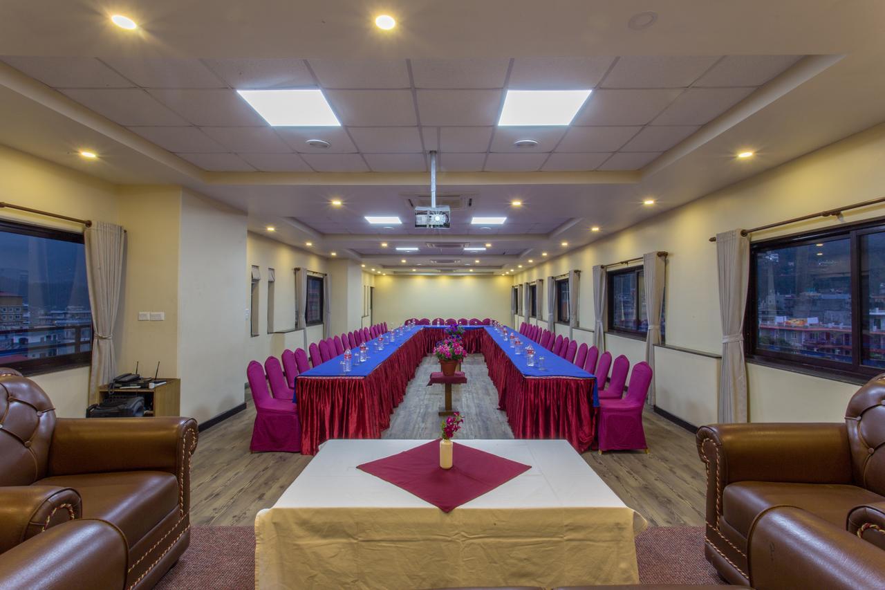 Hotel Queens Park Pokhara Kültér fotó