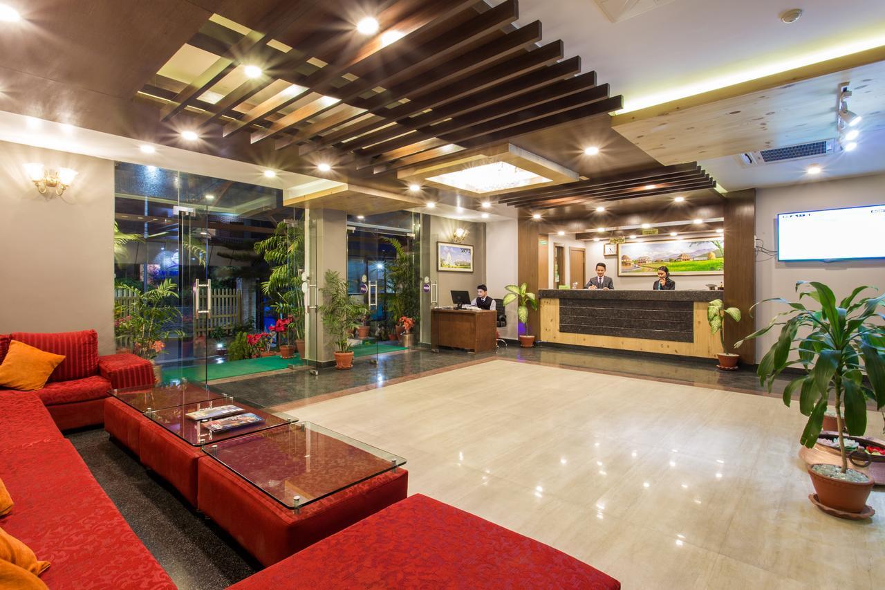 Hotel Queens Park Pokhara Kültér fotó