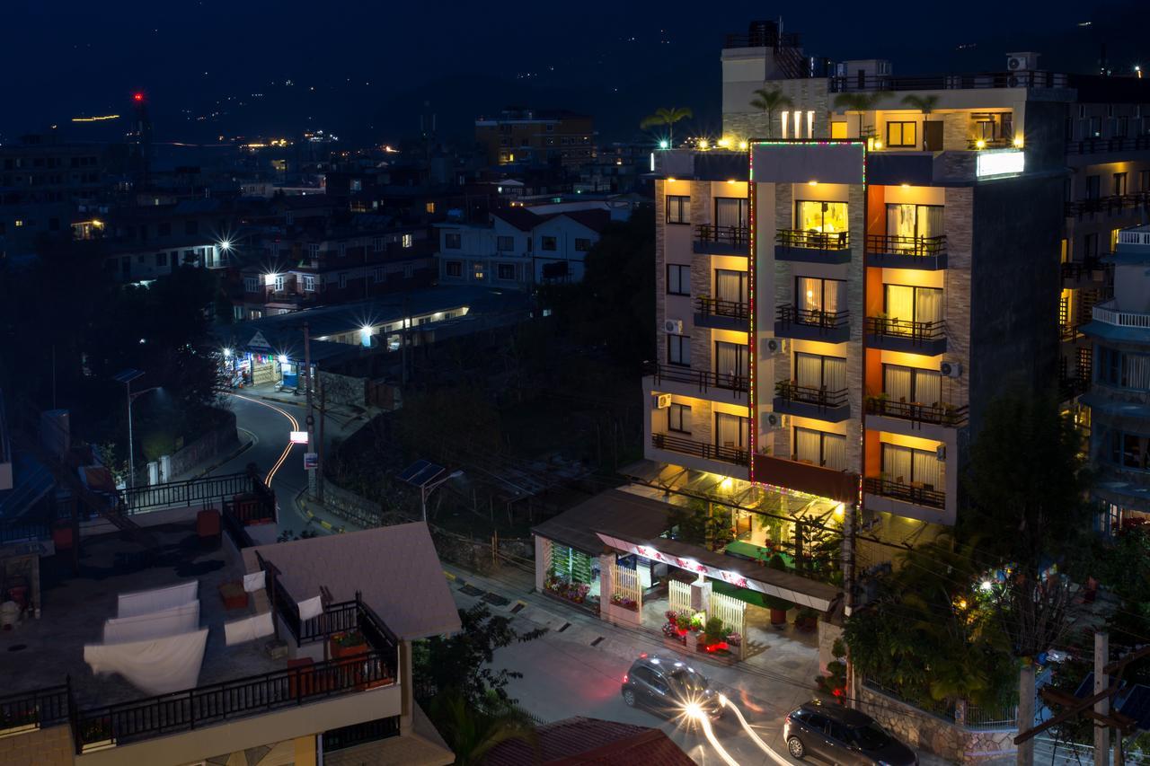 Hotel Queens Park Pokhara Kültér fotó