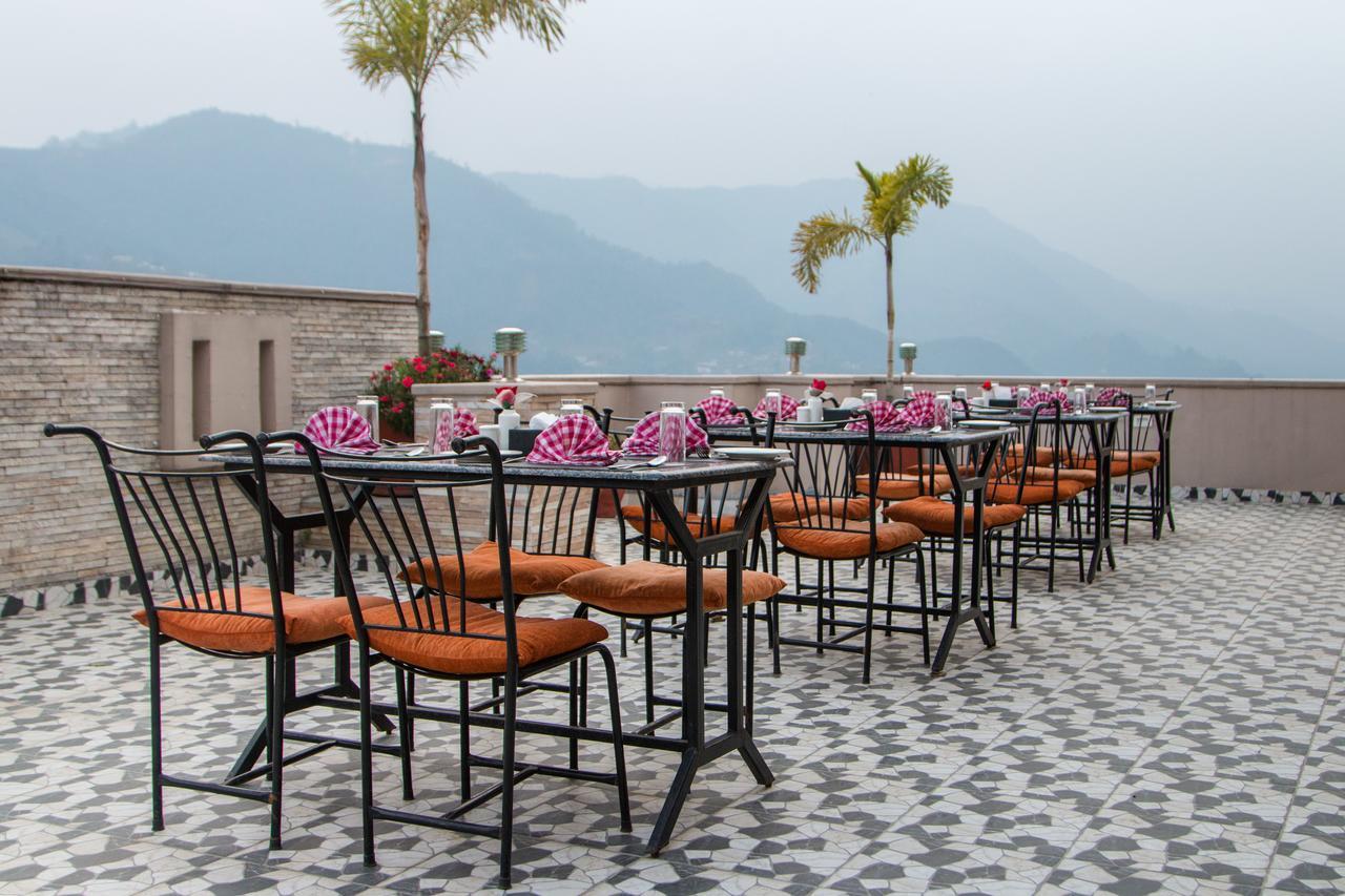 Hotel Queens Park Pokhara Kültér fotó