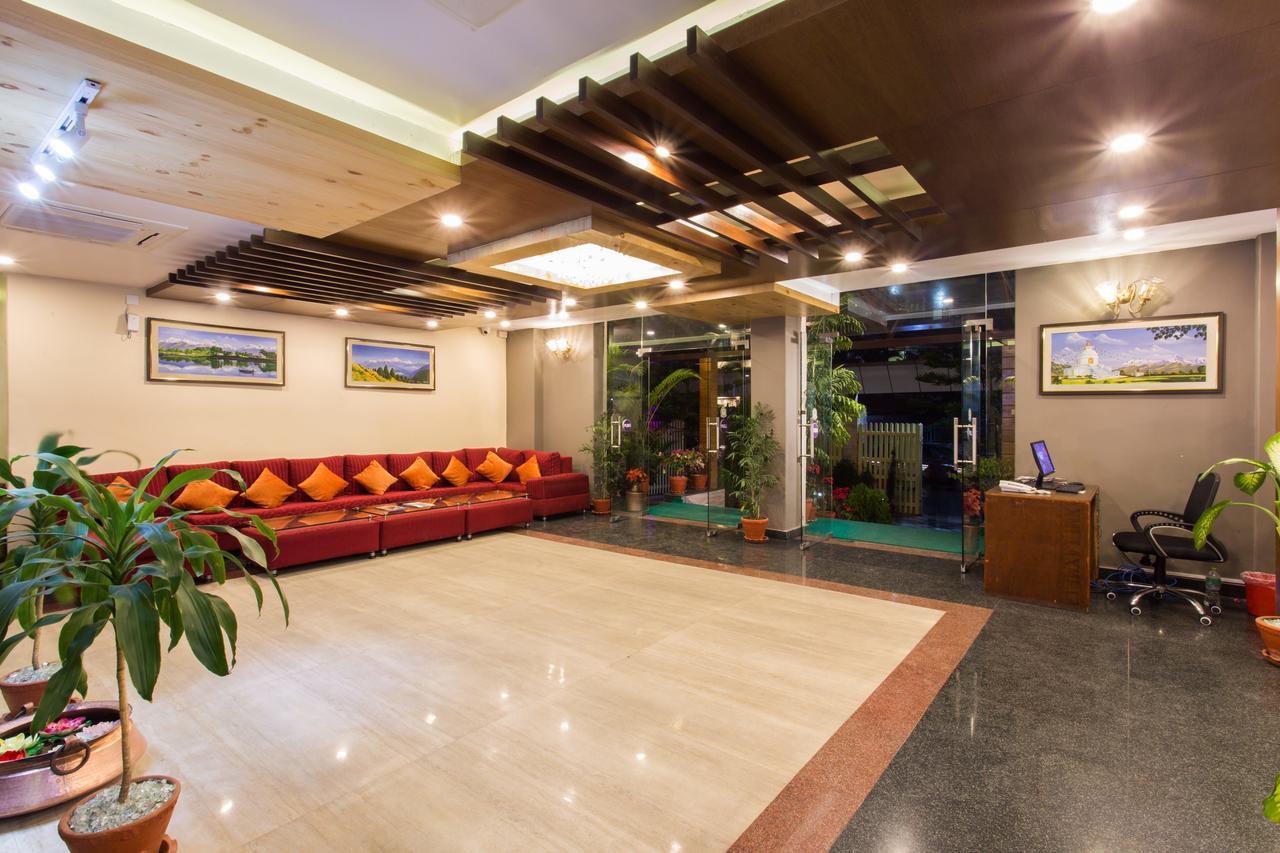 Hotel Queens Park Pokhara Kültér fotó