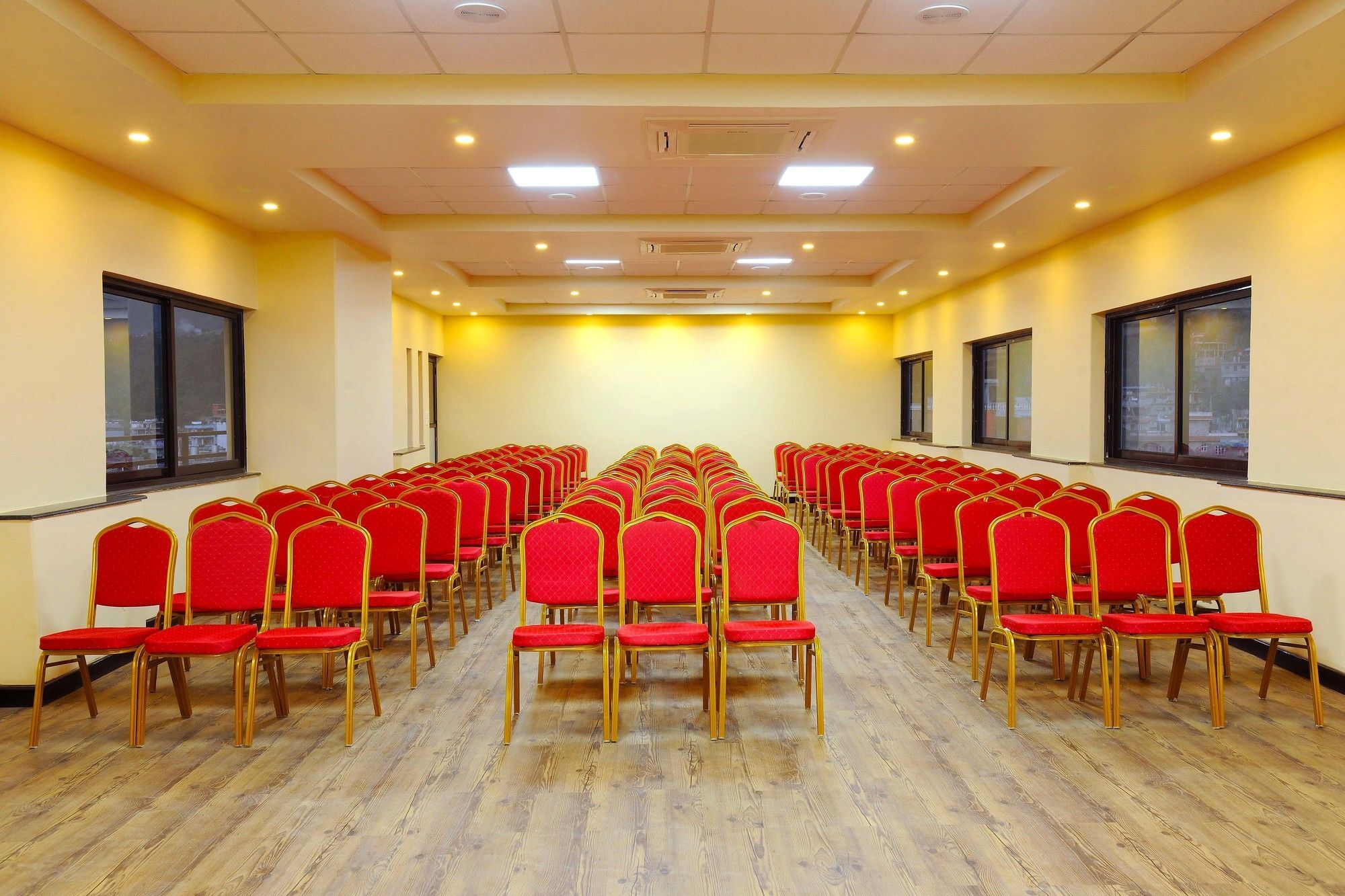 Hotel Queens Park Pokhara Kültér fotó