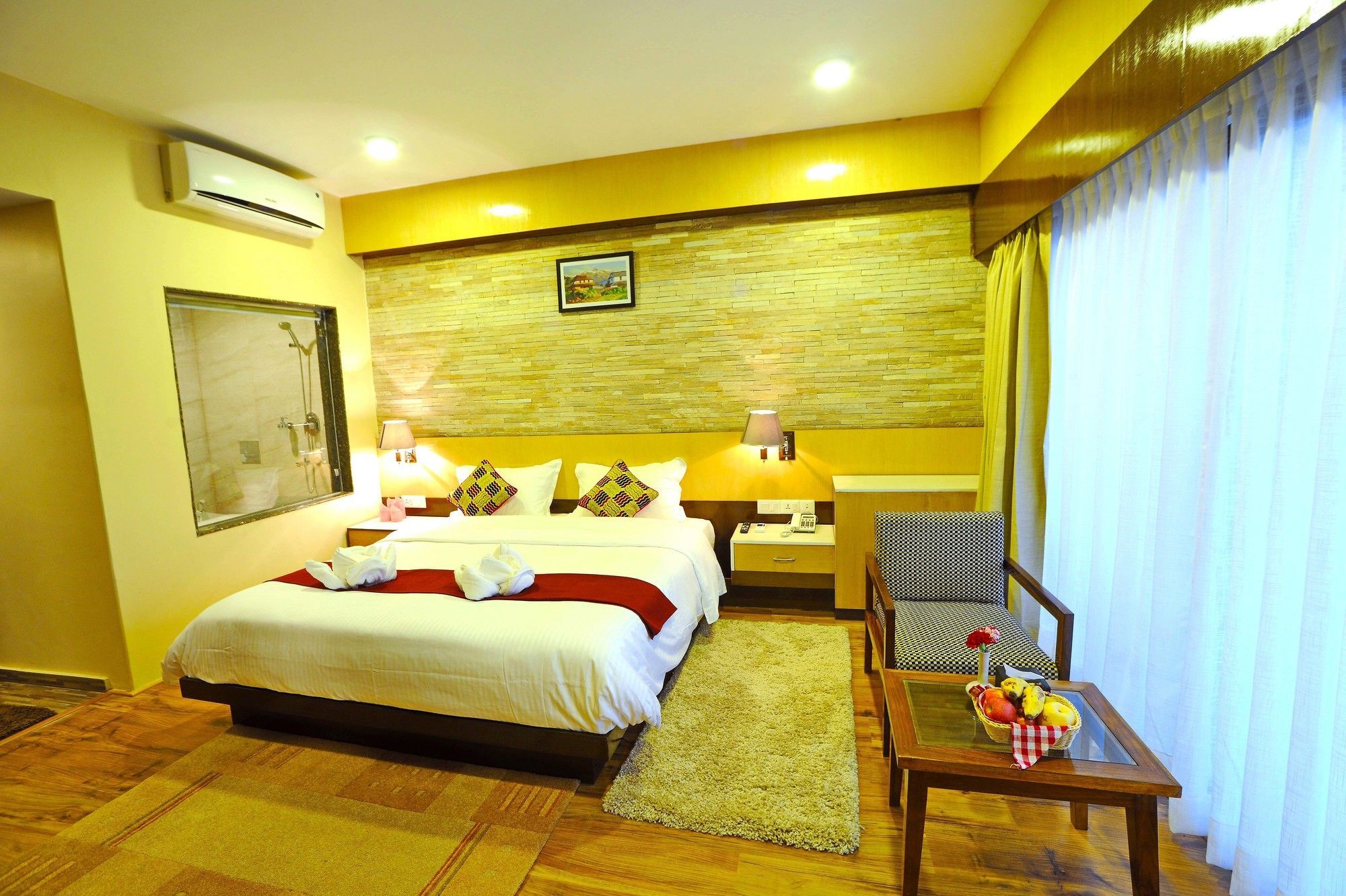 Hotel Queens Park Pokhara Kültér fotó