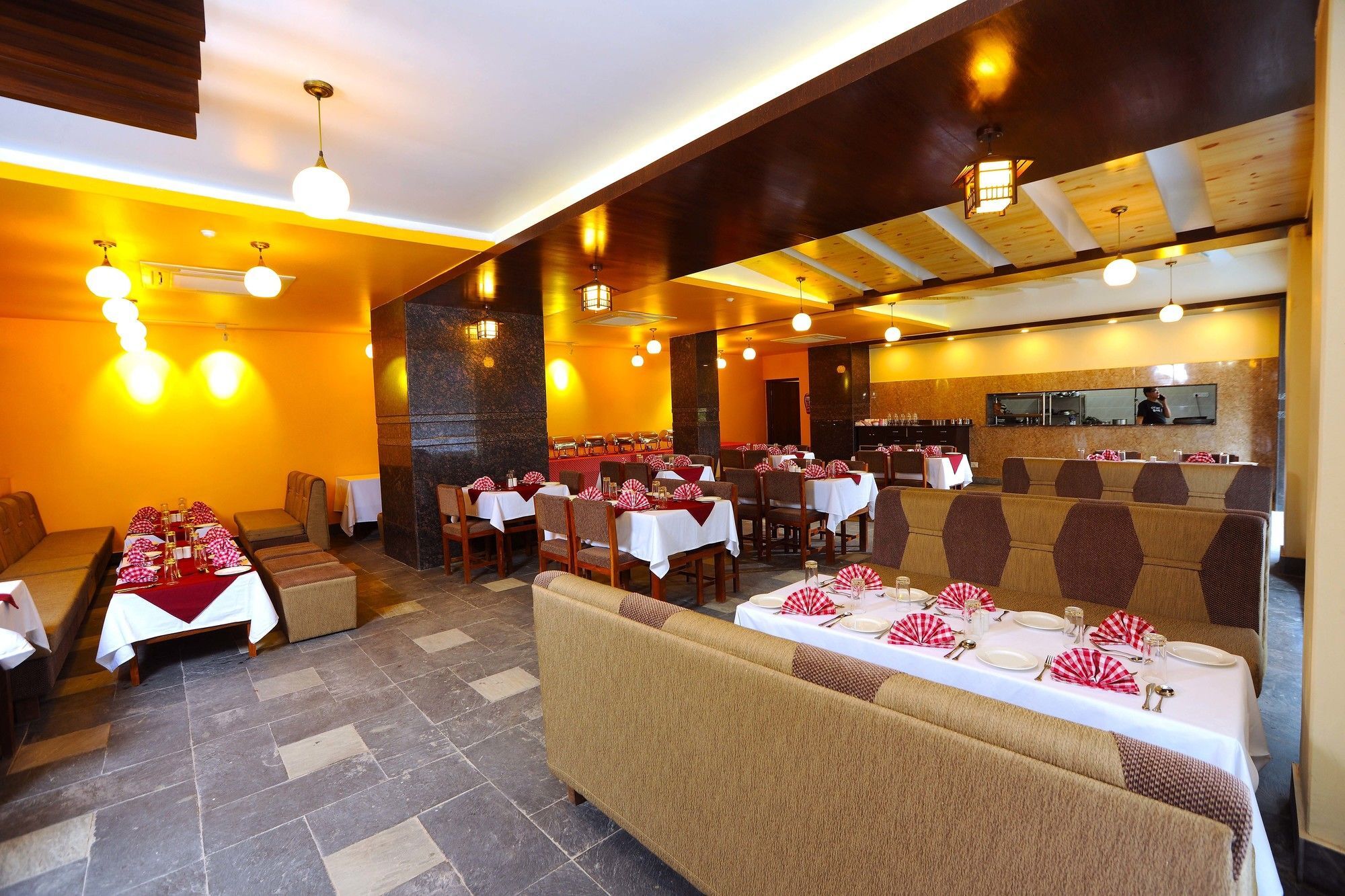 Hotel Queens Park Pokhara Kültér fotó