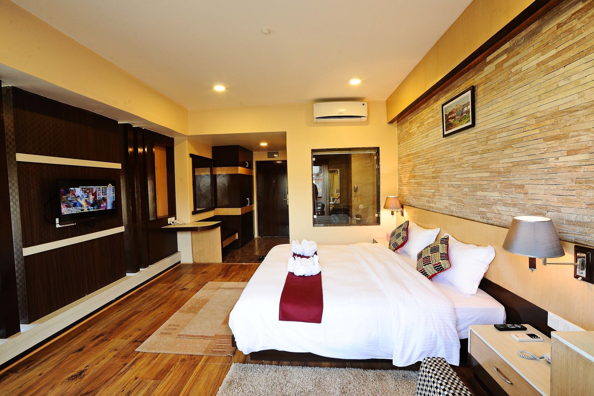 Hotel Queens Park Pokhara Kültér fotó