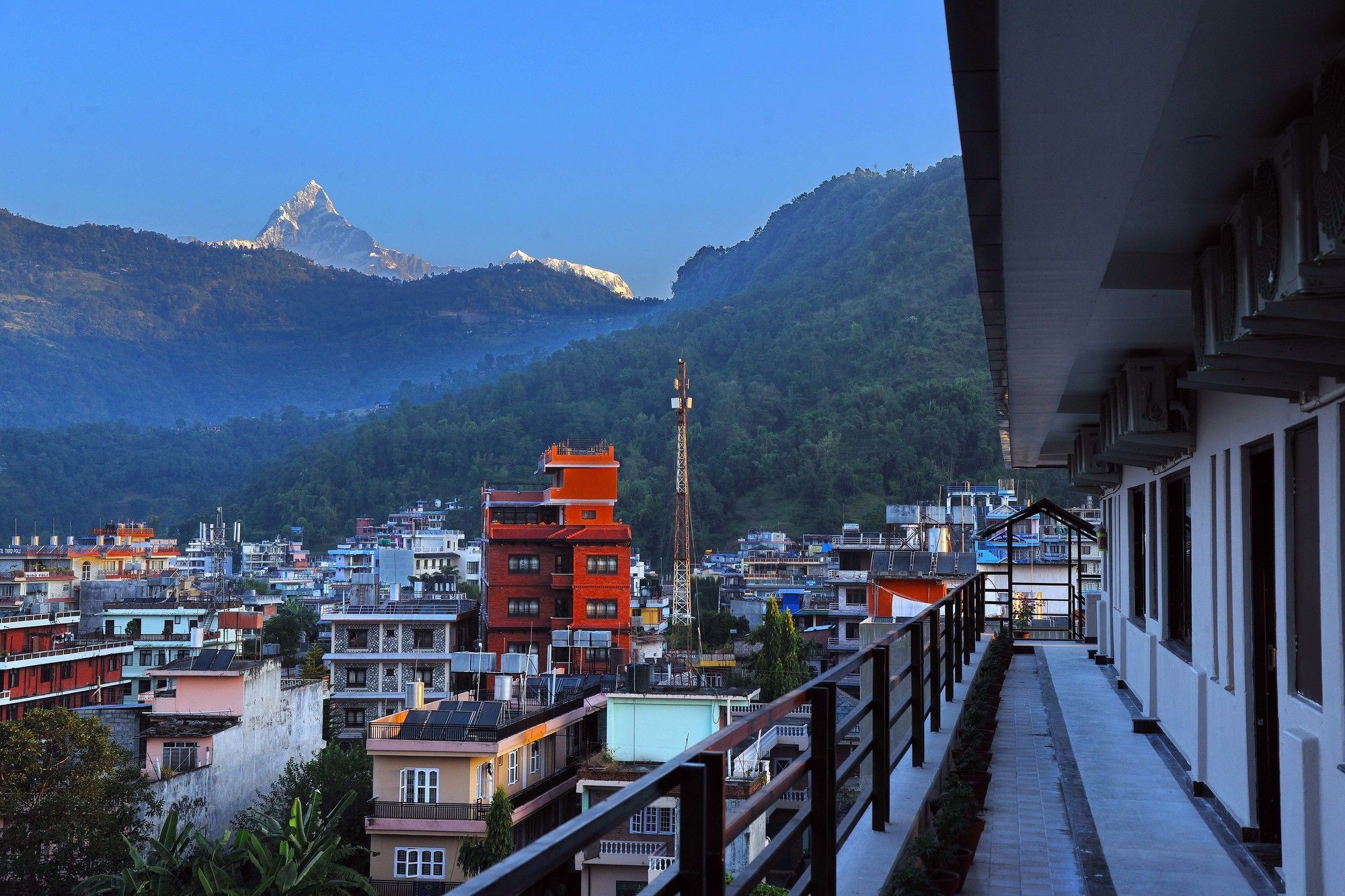 Hotel Queens Park Pokhara Kültér fotó