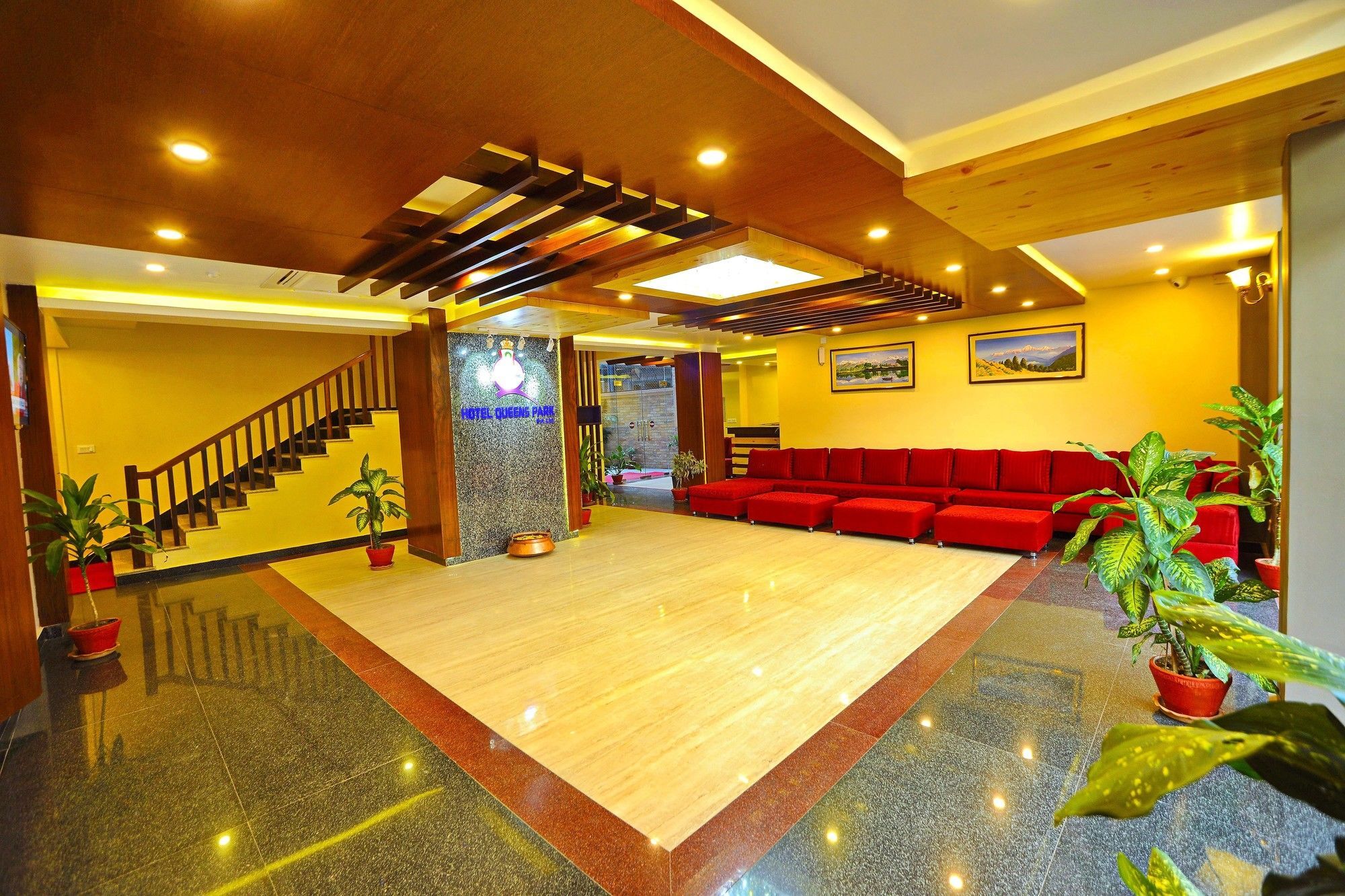 Hotel Queens Park Pokhara Kültér fotó