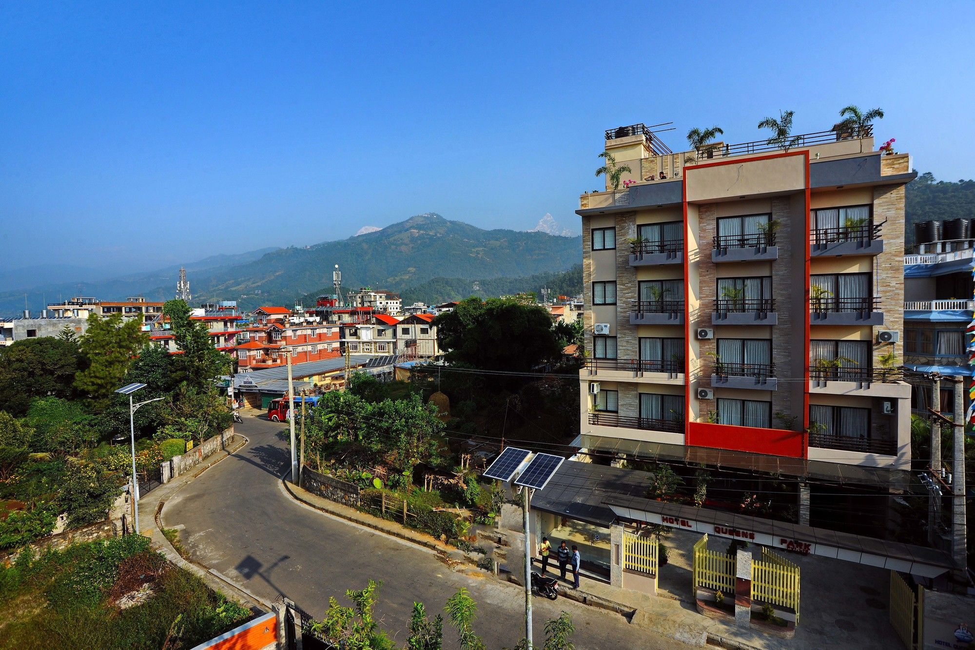 Hotel Queens Park Pokhara Kültér fotó