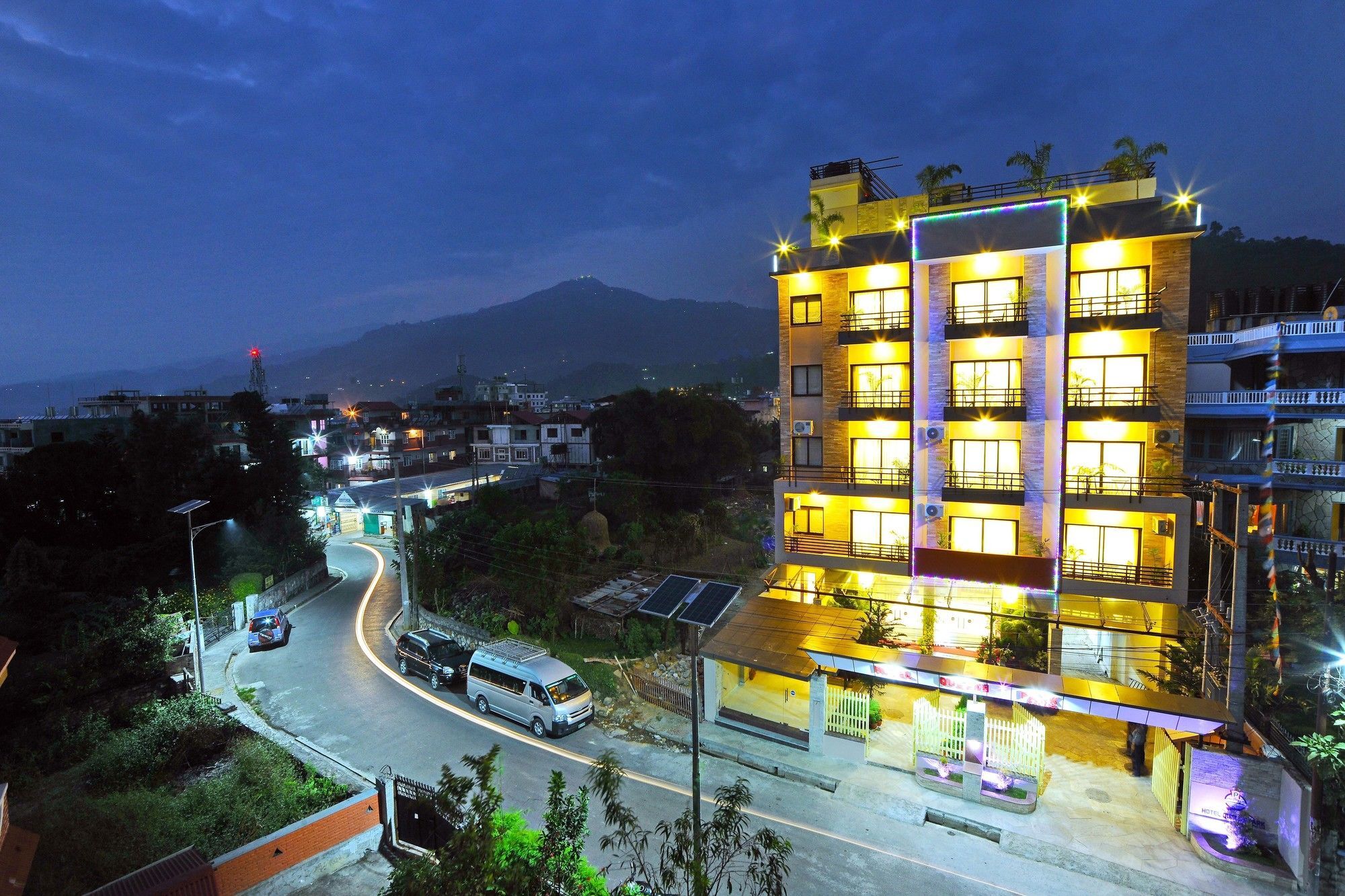 Hotel Queens Park Pokhara Kültér fotó